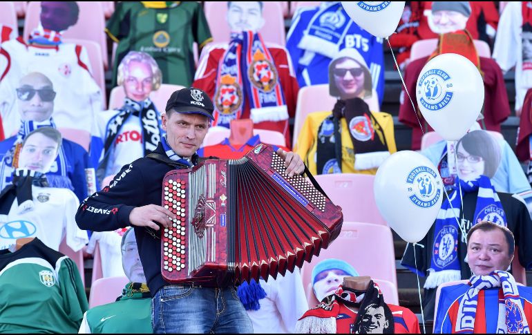 Algunos seguidores acuden en reducidas cantidades a los estadios de Bielorrusia. AFP/S. Gapon