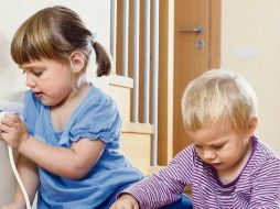 Los contactos. Los pequeños no miden los riesgos con la electricidad. ESPECIAL