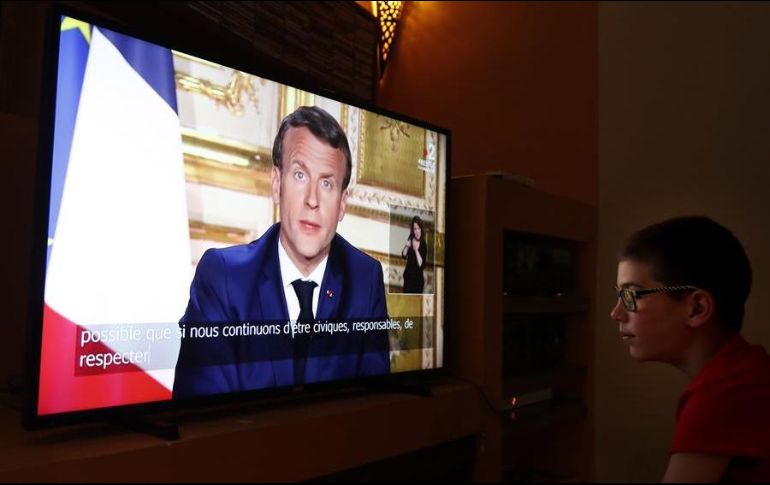 En un discurso radiotelevisado a la nación, Macron insistió en el carácter progresivo de la salida del confinamiento. EFE/G. Horcajuelo