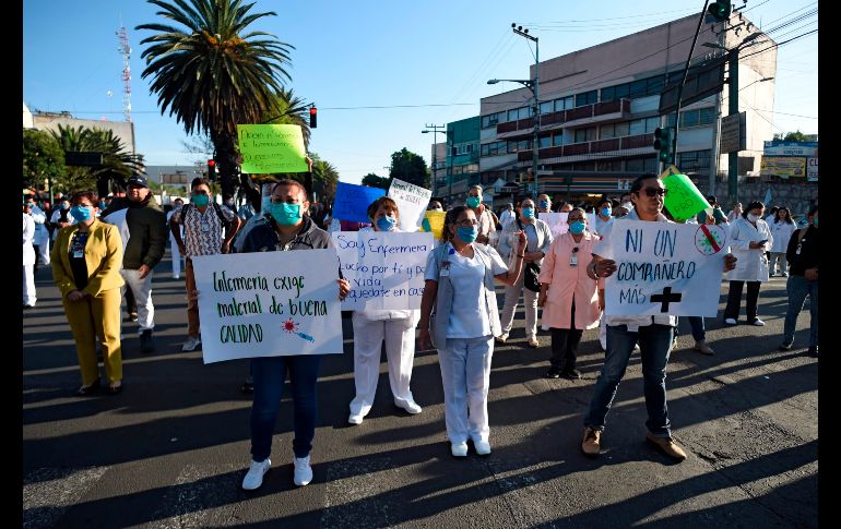 Trabajadores del Hospital Regional 1 de Octubre se manifiestan en Ciudad de México. AFP/A. Estrella