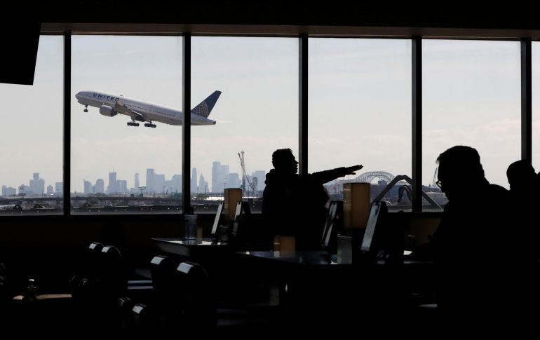 La contingencia podría poner en riesgo de quiebra a algunas aerolíneas y amenazaría la conectividad de México con el resto del mundo. AP/ARCHIVO