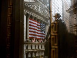 Los sectores que más retrocedieron fueron el inmobiliario, seguido por el financiero y el de servicios públicos. EFE/J. Lane