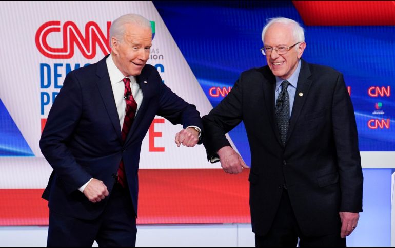 Joe Biden (i) y Bernie Sanders (d) durante el debate demócrata del pasado 15 de marzo. AP/ARCHIVO