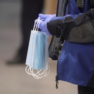 Farmacéutico de Nueva York llegó a acumular 200 mil cubrebocas