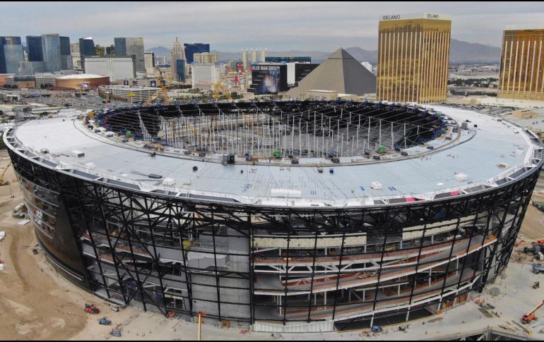 Raiders de Las Vegas mantiene sus esperanzas de que la construcción del Allegiant Stadium pueda quedar a tiempo. AP / ARCHIVO