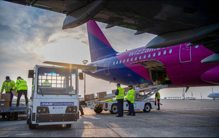 Se ha establecido un puente aéreo Shanghai-México para el traslado de equipos de protección personal e insumos médicos. AFP/G. Botar
