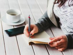 No dudes en aprovechar tu talento con las letras y envía tu propuesta. La página es www.filmadores.com. ESPECIAL