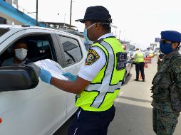 Frente a la pandemia, el gobierno ecuatoriano ha impuesto medidas como un toque de queda de 15 horas, la restricción vehicular y el cierre de fronteras. AFP/ARCHIVO