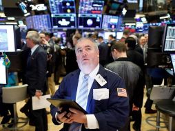 En esta ocasión, Wall Street optó por el optimismo ante ciertos indicadores que apuntan que lo peor podría haber pasado ya en lugares como Nueva York. EFE/J. Lane