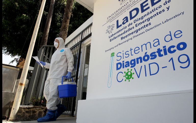 La Universidad de Guadalajara, junto con el gobierno del Estado, tendrán la capacidad de realizar hasta 500 pruebas diarias de detección de COVID-19. AFP/U. Ruiz