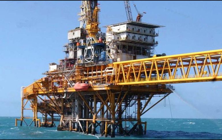 El hidrocarburo nacional acumula un desplome de 74.2% o 44.1 dólares con respecto a su cotización máxima alcanzada en el año. EFE / ARCHIVO