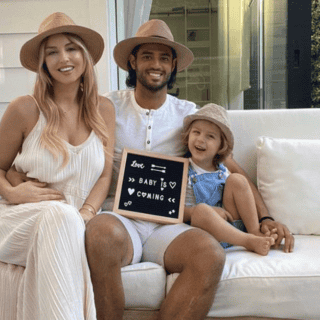 Carlos Vela anuncia que será padre por segunda vez