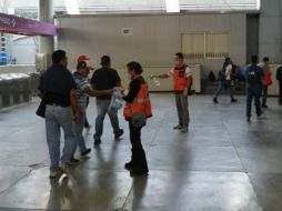 Desde este miércoles, elementos de vigilancia del Metro CDMX realizarán acciones informativas y de sensibilización a los usuarios para que usen cubrebocas durante su trayecto. TWITTER / @MetroCDMX