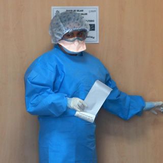 López Obrador garantiza empleo permanente a médicos contra COVID-19