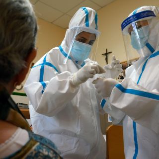 El G-20 acepta suspender pagos de la deuda a naciones pobres