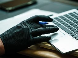 Se recomienda a las personas que están en casa realizando teletrabajo que aseguren sus conexiones wifi, actualicen sus sistemas anti malware y apliquen los parches de seguridad. EFE / ARCHIVO