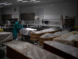 La situación en los centros hospitalarios de España continúa mejorando durante los últimos días. AP / ARCHIVO