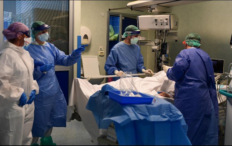 El número de personas actualmente positivas en el país es de 106 mil 962 y el aumento diario de estos casos confirmados ha sido solo de 355. AFP / ARCHIVO