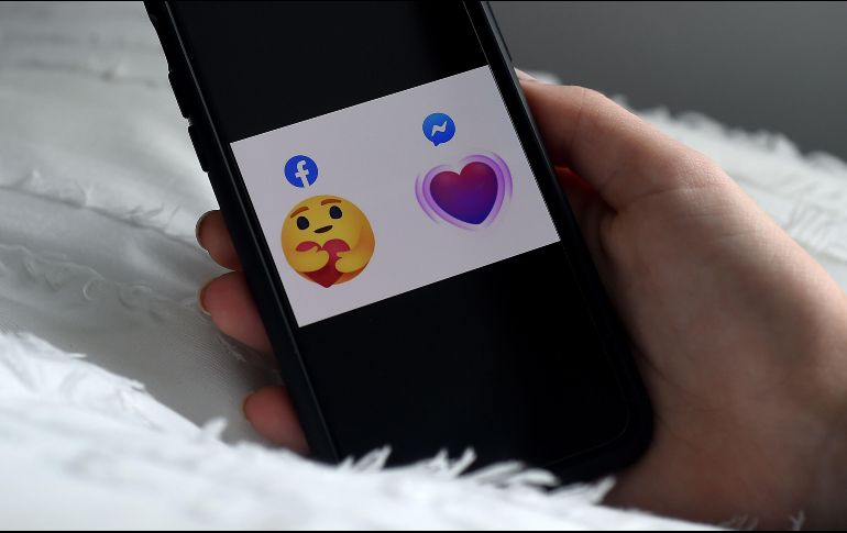 En el caso de Messenger se agregará un corazón morado. Las nuevas reacciones, tanto en Facebook como en Messenger comenzarán a implementarse la próxima semana a nivel mundial. AFP / O. Douliery