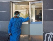 Detallan que el sujeto acudió el pasado 10 de abril a recibir atención debido a que presentaba dificultad respiratoria, dolor de cabeza, tos y fiebre de 38 grados. EFE/O. Barría