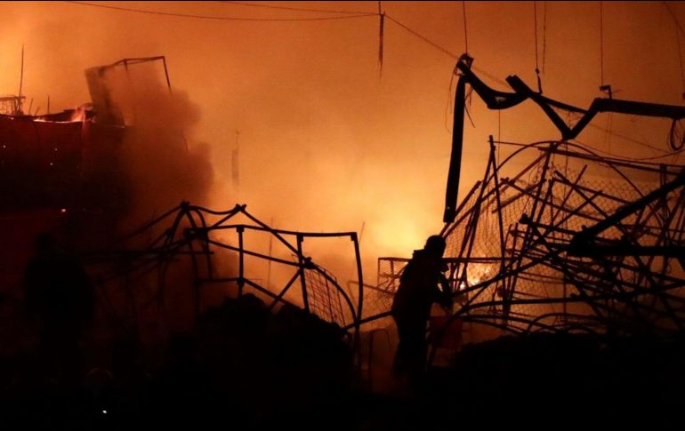 El fuego inició alrededor de las 21:30 horas y estuvo activo durante varias horas. EFE / ARCHIVO