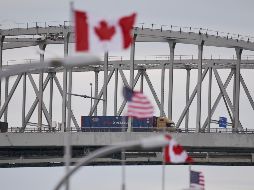 En condiciones normales, según cifras oficiales, más de 400 mil personas cruzan cada día la frontera más extensa del mundo con casi ocho mil 900 kilómetros. AFP / G. Robbins