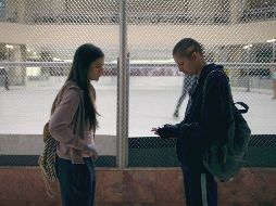 Protagonistas. Karla Coronado y José Antonio Toledano aparecen en una escena de la cinta “50 o dos ballenas se encuentran en la playa”. CORTESÍA