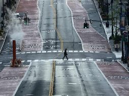 La calle 42 luce casi vacía hoy en Nueva York. El gobernador ordenó una extensión del confinamiento obligatorio hasta el 15 de mayo. AFP/T. Clary