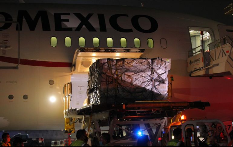 El material médico fue descargado por personal del aeropuerto. NTX / ARCHIVO