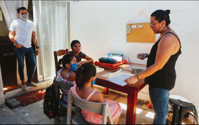 MEDIDAS.  Paulina y sus tres hijas tendrán un aula dentro de su casa. EL INFORMADOR • G. GALLO