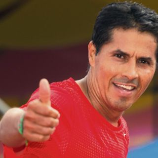 Germán Silva corre maratón en casa para apoyo al sector salud