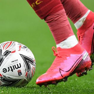 La UEFA pide a las ligas que preparen jugar a puerta cerrada