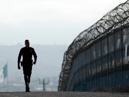 La SRE indica que Estados Unidos y México extendieron las restricciones a todo el tránsito terrestre no esencial en su frontera común. AP / ARCHIVO