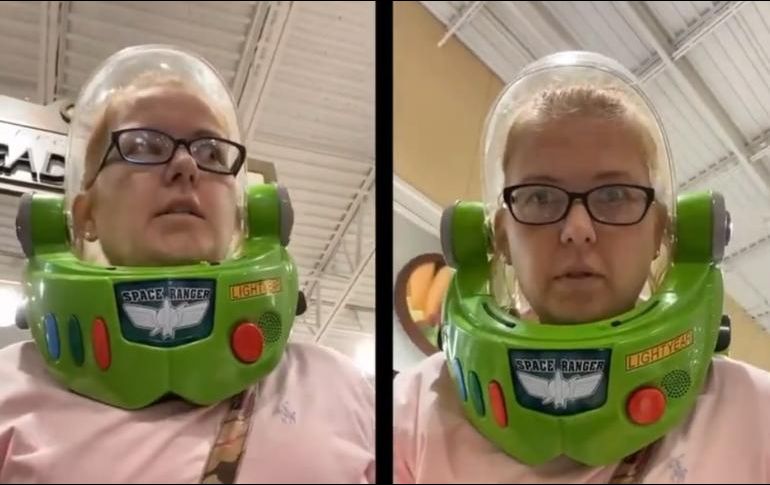Kelly fue a un centro comercial con el casco de Buzz Lightyear para comprar algunos alimentos. ESPECIAL