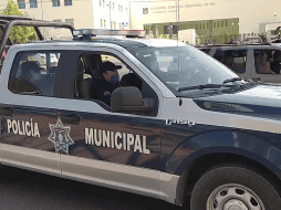 Oficiales informan a los ciudadanos la obligación de portar el cubrebocas en espacios públicos, al ir de compras y al abordar el transporte público. TWITTER / @GobTlajomulco