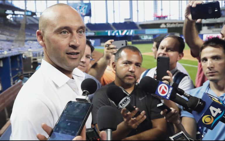 AGUANTARÁ. Jeter, director ejecutivo de los Marlins de Miami, verá suspendidos sus ingresos. AP / L. Sladky