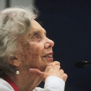 Poniatowska: "Ojalá la vida cobre importancia después del coronavirus"