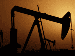 La caída del petróleo se registró ayer lunes a nivel global. AP / ARCHIVO