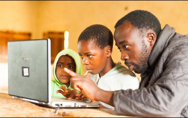Los datos muestran que las dificultades son mayores en los países menos desarrollados, con un 89% de hogares sin ordenador en el África subsahariana, y un 82% sin Internet. TWITTER / @UNESCO