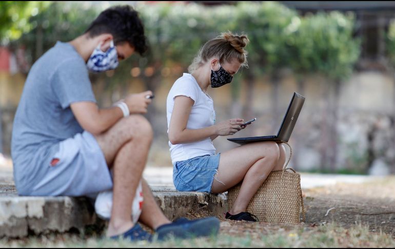 Los síntomas tienen una gran amplitud de rango en su severidad. Según la OMS, el 6% de los casos entra en estado crítico. EFE/Y. Zamora