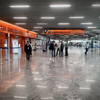 Aeropuerto tapatío luce semivacío por cuarentena
