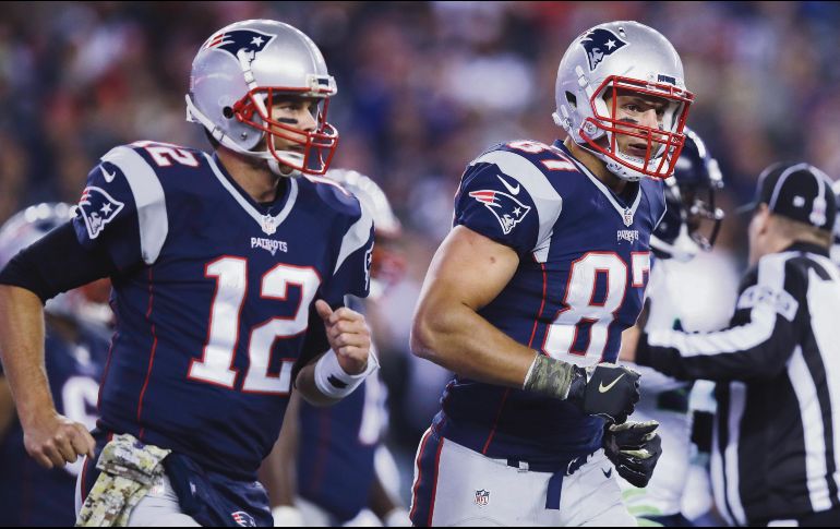 REUNIDOS. Brady y Gronkowski ganaron juntos tres Super Bowls con los Patriots; ahora quieren repetir el éxito en Tampa Bay. AP / C. Kupra