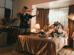 Talento. Momento del rodaje de la cinta. Amelia Eloisa (foto inferior) tiene más de 10 años de experiencia en la industria, aunque esta película es su ópera prima. CORTESÍA