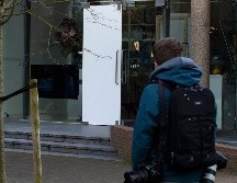 La policía espera que publicitar las imágenes ayude a rastrear al ladrón que se llevó “El jardín de la casa parroquial en Nuenen en la primavera”. AP / P. Dejong
