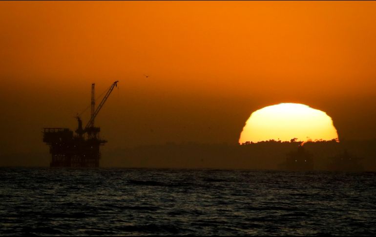 Según los últimos datos gubernamentales, las reservas de petróleo estadounidenses aumentaron en 15 millones de barriles durante la semana que terminó el 17 de abril. AP/ARCHIVO