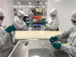 Pisa transforma una línea de producción de su planta para armar los kits de protección médica que serán entregados a partir de la próxima semana. ESPECIAL