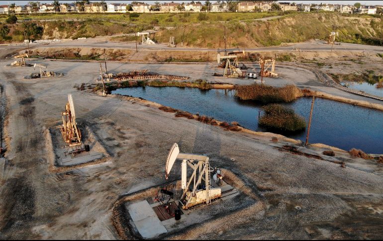 Los precios del petróleo han vuelto a subir para ponerse por encima de los 30 dólares por primera vez en más de dos meses. AFP/ARCHIVO