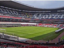 Actualmente, se puede ver la mejora en el estado del terreno de juego, en el que seguirán trabajando para que una vez terminada la pausa en la Liga MX, esté a punto para el regreso de la actividad. TWITTER / @EstadioAzteca
