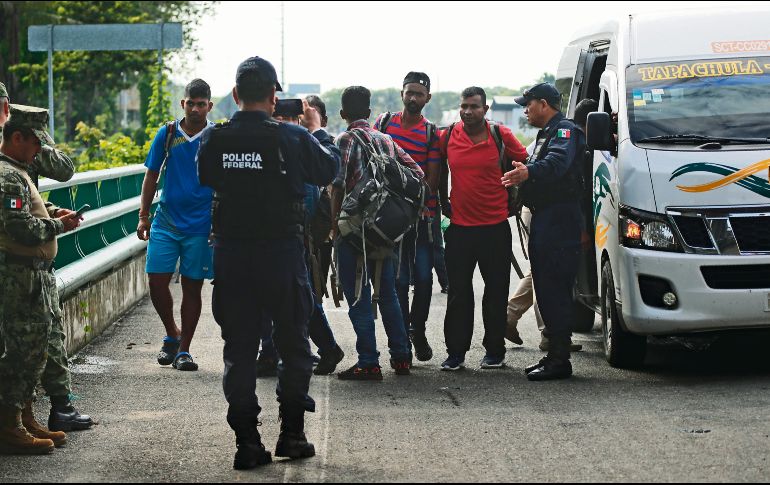 Amnistía Internacional también solicitan que a los migrantes se les garantice acceso a alojamiento y servicios de salud. AP/Archivo