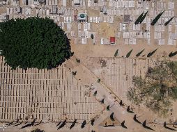 El Ayuntamiento de Guadalajara terminará la próxima semana la habilitación de 700 fosas de inhumación en el Panteón de Mezquitán; de los mil 069 fallecimientos por COVID-19 registrados hasta ayer en México, 19 ocurrieron en Jalisco. EL INFORMADOR/G. Gallo
